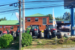 Traktorkereskedes-a-Viragok-Varosaban